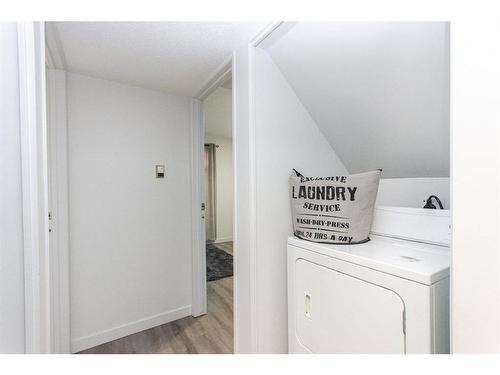 24 Gilchrist Crescent, Red Deer, AB - Indoor Photo Showing Laundry Room