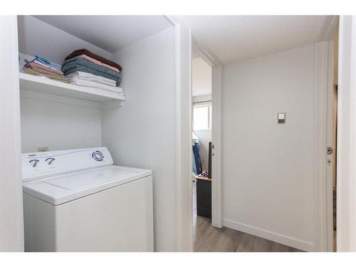 24 Gilchrist Crescent, Red Deer, AB - Indoor Photo Showing Laundry Room