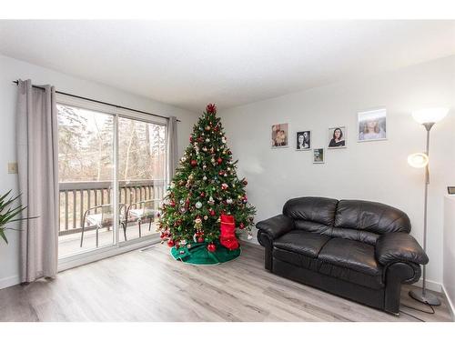 24 Gilchrist Crescent, Red Deer, AB - Indoor Photo Showing Living Room