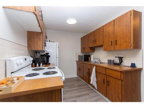 24 Gilchrist Crescent, Red Deer, AB - Indoor Photo Showing Kitchen With Double Sink