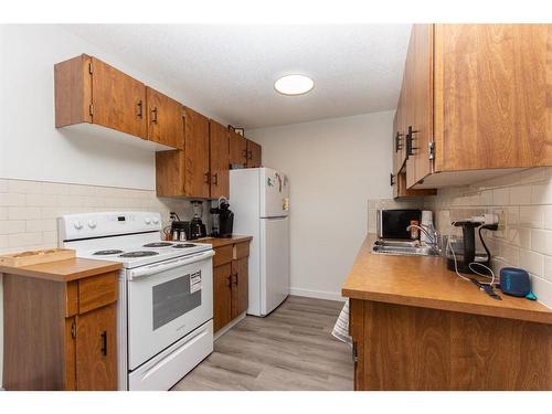 24 Gilchrist Crescent, Red Deer, AB - Indoor Photo Showing Kitchen