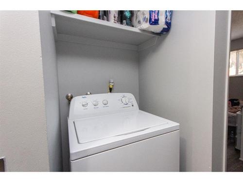 28 Gilchrist Crescent, Red Deer, AB - Indoor Photo Showing Laundry Room