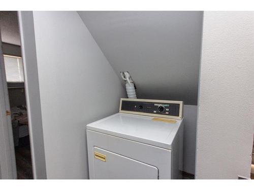 28 Gilchrist Crescent, Red Deer, AB - Indoor Photo Showing Laundry Room