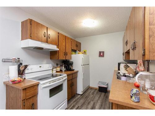 28 Gilchrist Crescent, Red Deer, AB - Indoor Photo Showing Kitchen