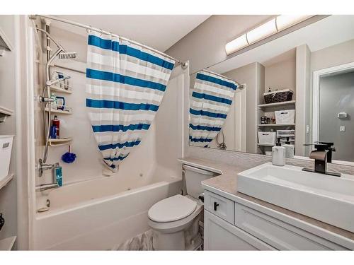 4319 55 Avenue Crescent, Innisfail, AB - Indoor Photo Showing Bathroom