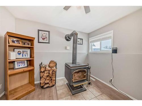 4319 55 Avenue Crescent, Innisfail, AB - Indoor Photo Showing Other Room