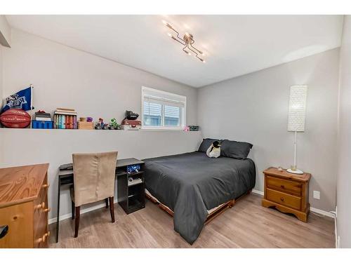 4319 55 Avenue Crescent, Innisfail, AB - Indoor Photo Showing Bedroom