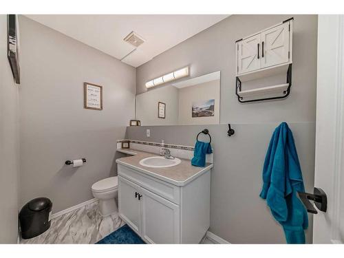 4319 55 Avenue Crescent, Innisfail, AB - Indoor Photo Showing Bathroom