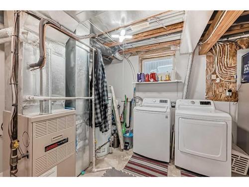 4319 55 Avenue Crescent, Innisfail, AB - Indoor Photo Showing Laundry Room