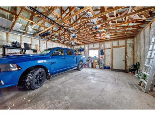 4319 55 Avenue Crescent, Innisfail, AB - Indoor Photo Showing Garage