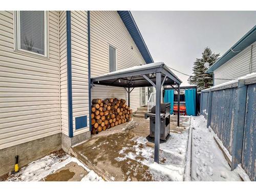 4319 55 Avenue Crescent, Innisfail, AB - Outdoor With Exterior