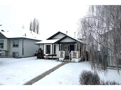 4319 55 Avenue Crescent, Innisfail, AB - Outdoor With Facade