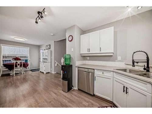 4319 55 Avenue Crescent, Innisfail, AB - Indoor Photo Showing Kitchen With Double Sink