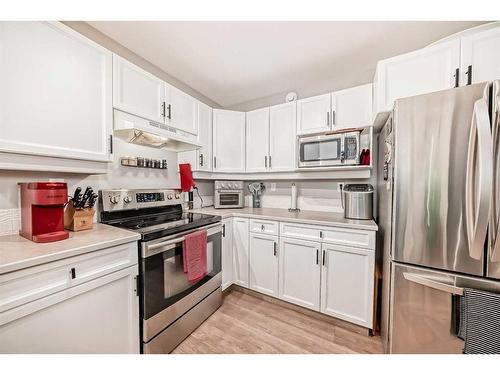 4319 55 Avenue Crescent, Innisfail, AB - Indoor Photo Showing Kitchen