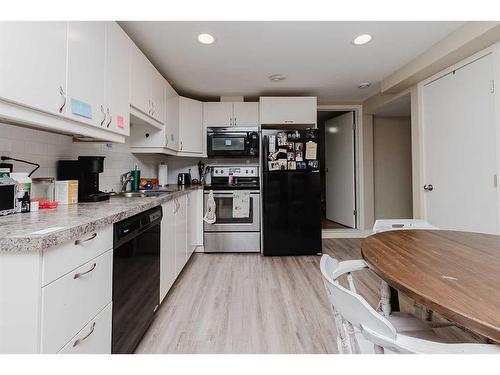 3927 40A Avenue, Red Deer, AB - Indoor Photo Showing Kitchen