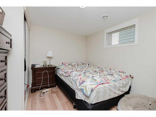 3927 40A Avenue, Red Deer, AB - Indoor Photo Showing Bedroom