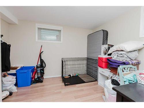 3927 40A Avenue, Red Deer, AB - Indoor Photo Showing Other Room