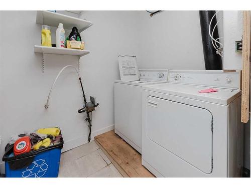 3927 40A Avenue, Red Deer, AB - Indoor Photo Showing Laundry Room