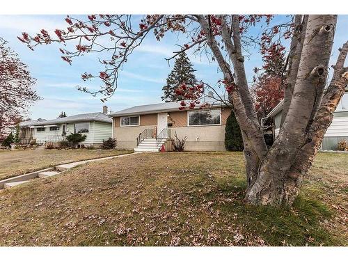 3927 40A Avenue, Red Deer, AB - Outdoor