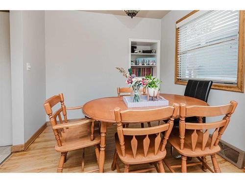 3927 40A Avenue, Red Deer, AB - Indoor Photo Showing Dining Room