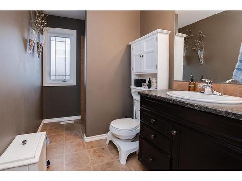 67 Burris Pointe, Lacombe, AB - Indoor Photo Showing Bathroom