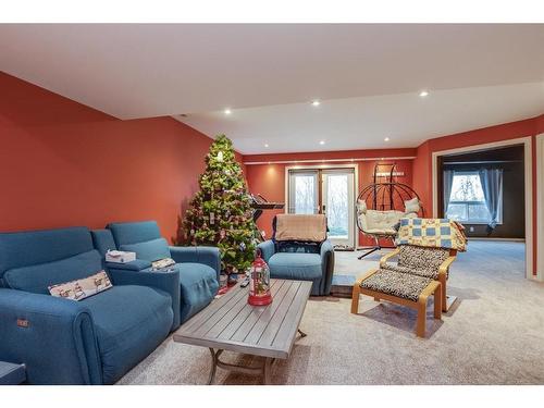 67 Burris Pointe, Lacombe, AB - Indoor Photo Showing Living Room