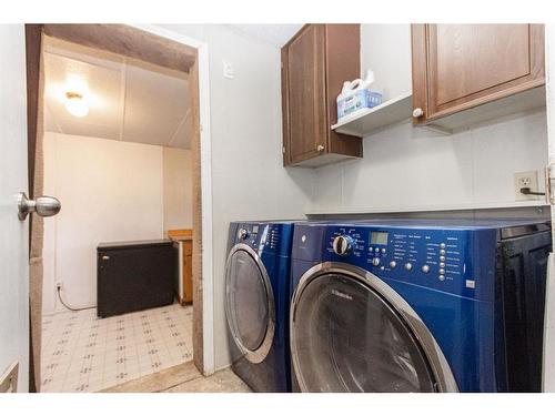 4752 41 Street Crescent, Innisfail, AB - Indoor Photo Showing Laundry Room