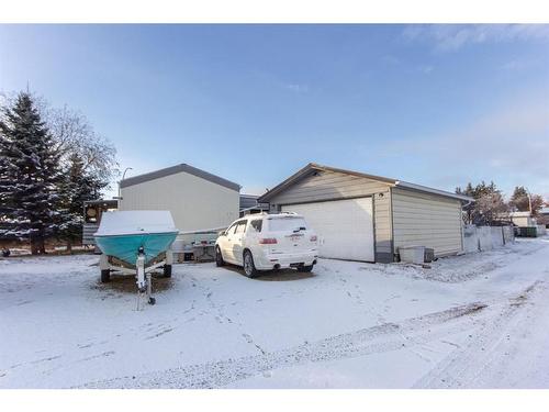 4752 41 Street Crescent, Innisfail, AB - Outdoor With Exterior