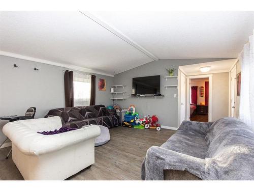 4752 41 Street Crescent, Innisfail, AB - Indoor Photo Showing Living Room