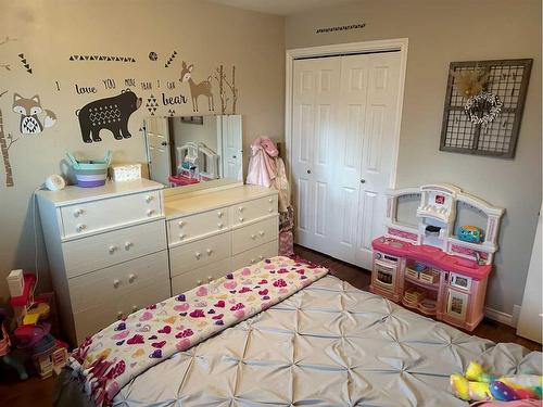 5113 51 Street, Castor, AB - Indoor Photo Showing Bedroom