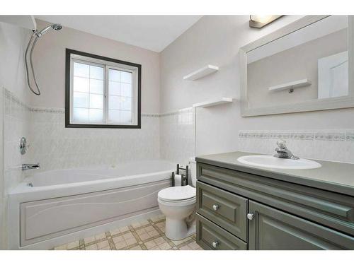 15 Hagerman Road, Sylvan Lake, AB - Indoor Photo Showing Bathroom