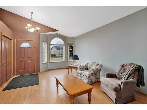 15 Hagerman Road, Sylvan Lake, AB - Indoor Photo Showing Living Room