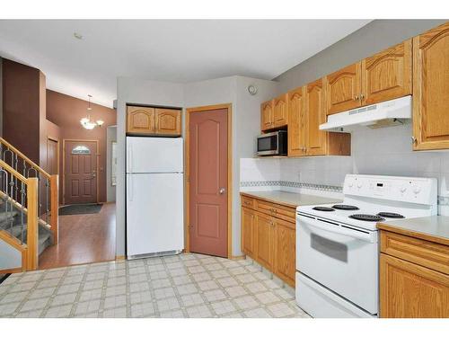 15 Hagerman Road, Sylvan Lake, AB - Indoor Photo Showing Kitchen