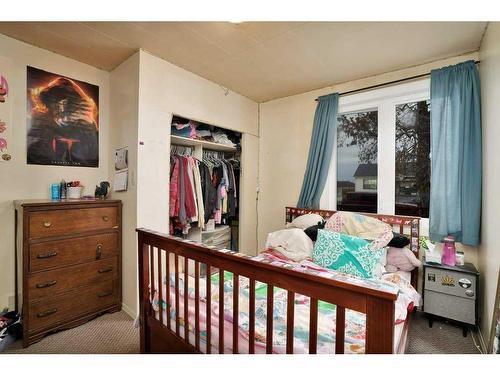 5039 46 Street North, Innisfail, AB - Indoor Photo Showing Bedroom