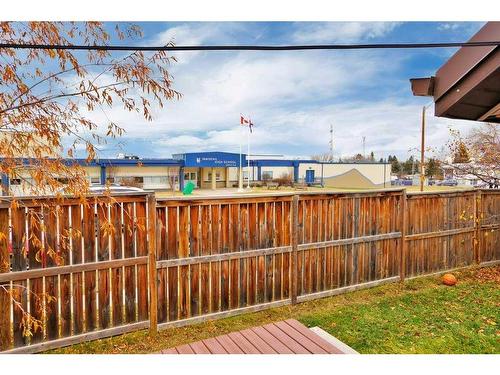 5039 46 Street North, Innisfail, AB - Outdoor