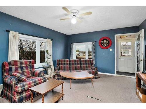 5039 46 Street North, Innisfail, AB - Indoor Photo Showing Living Room