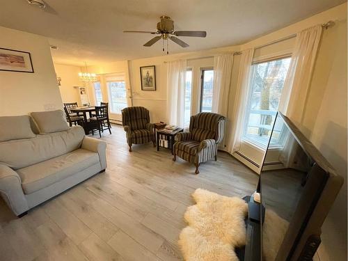 A-4821 54 Street, Camrose, AB - Indoor Photo Showing Living Room