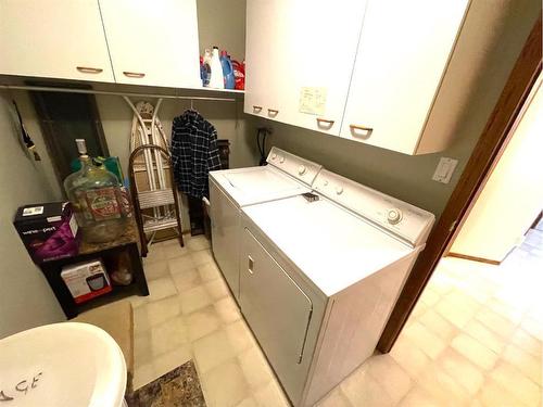 A-4821 54 Street, Camrose, AB - Indoor Photo Showing Laundry Room