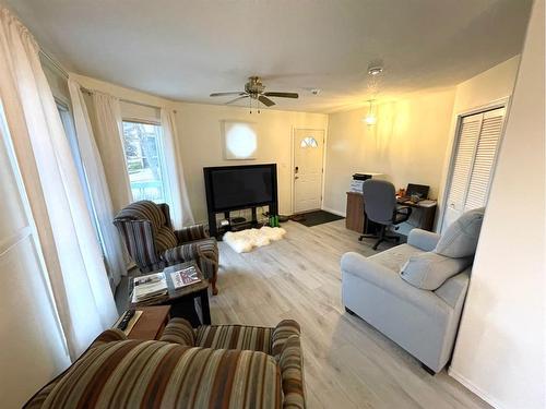 A-4821 54 Street, Camrose, AB - Indoor Photo Showing Living Room