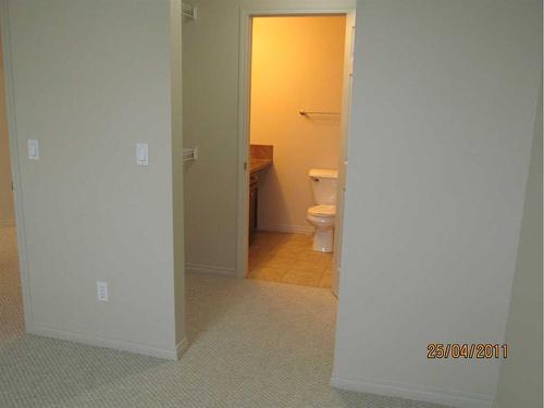 307-5601 Kerrywood Drive, Red Deer, AB - Indoor Photo Showing Bathroom