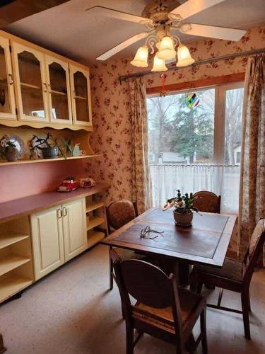 221 Center Avenue Ne, Milk River, AB - Indoor Photo Showing Dining Room