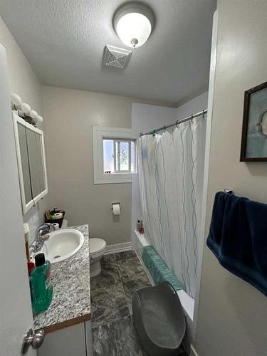 4120-4120 50 Street, Red Deer, AB - Indoor Photo Showing Bathroom