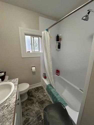 4120-4120 50 Street, Red Deer, AB - Indoor Photo Showing Bathroom