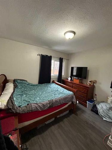 4120-4120 50 Street, Red Deer, AB - Indoor Photo Showing Bedroom