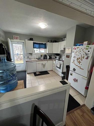 4120-4120 50 Street, Red Deer, AB - Indoor Photo Showing Kitchen