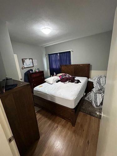 4120-4120 50 Street, Red Deer, AB - Indoor Photo Showing Bedroom