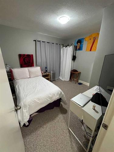 4120-4120 50 Street, Red Deer, AB - Indoor Photo Showing Bedroom