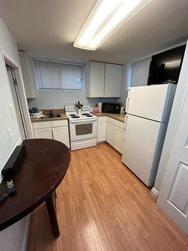 4120-4120 50 Street, Red Deer, AB - Indoor Photo Showing Kitchen