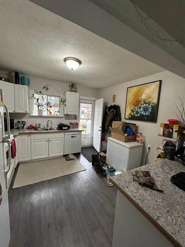 4120-4120 50 Street, Red Deer, AB - Indoor Photo Showing Kitchen With Double Sink