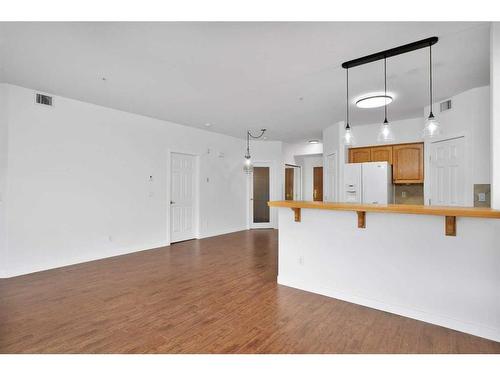 324-5300 48 Street, Red Deer, AB - Indoor Photo Showing Kitchen